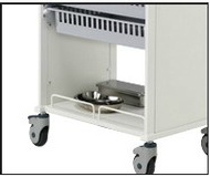 大型のゴミ箱やステンレストレーをセット可能な棚板です。